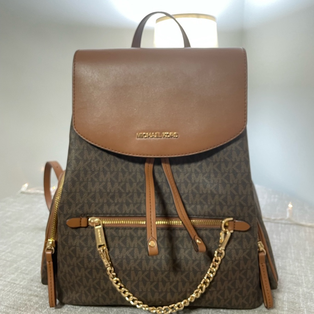 Authentic MK Jet set large logo backpack